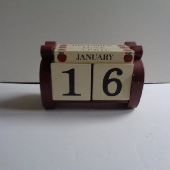 Perpetual Calendar Wooden Blocks Dates Days Months Apple Theme Cute! - Picture 1 of 2